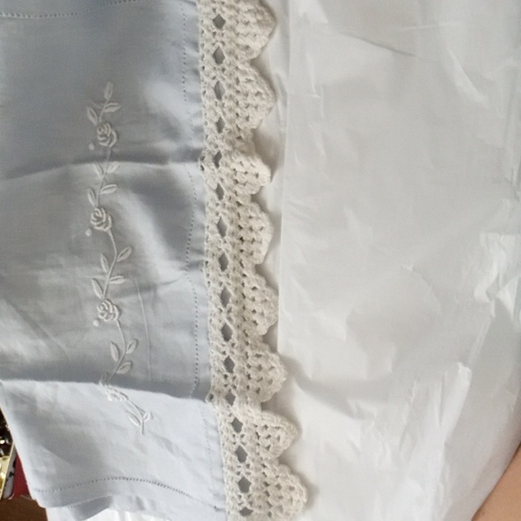 April Cornell Blue Rosette Linen Guest Tea Towel - Picture 4 of 4